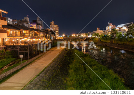 “京都府”鴨川夜景，京都街頭 133510631