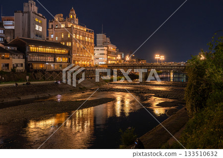 “京都府”鴨川夜景,京都街頭 “京都府”鴨川夜景,京都街頭 133510632
