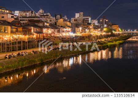 “京都府”鴨川夜景，京都街頭 133510634