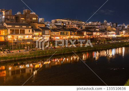 “京都府”鴨川夜景，京都街頭 133510636