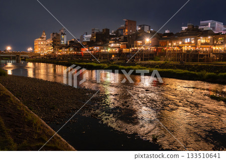 “京都府”鴨川夜景,京都街頭 “京都府”鴨川夜景,京都街頭 133510641