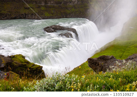 黃金瀑布（Gullfoss）意為“金色瀑布”，發源於北歐島國冰島的惠塔河（Hvítaá River）。 133510927