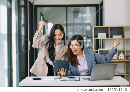 Those who work hard, win in the conference room new startup project 133511840