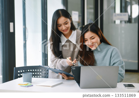 Those who work hard, win in the conference room new startup project 133511869