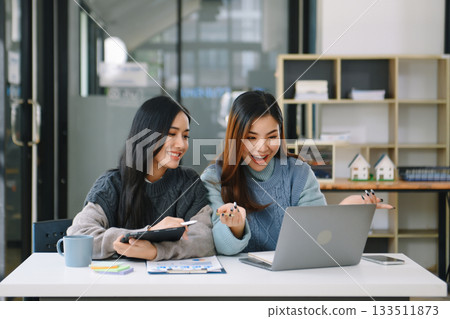 Those who work hard, win in the conference room new startup project 133511873