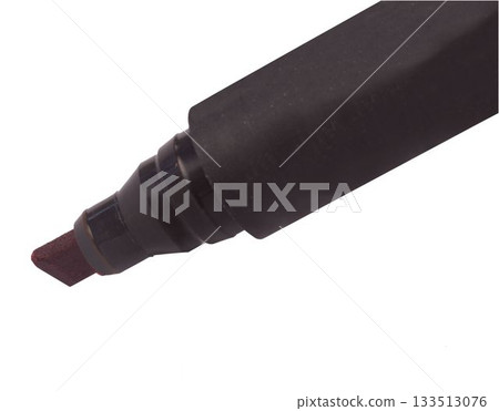 Black chisel-tip marker is showing flat design close-up, maroon nib on white background, copy space Black chisel-tip marker is showing flat design close-up, maroon nib on white background, copy space 133513076