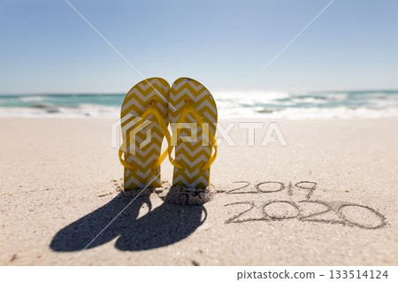 Beach holiday with 2020 in the sand 133514124