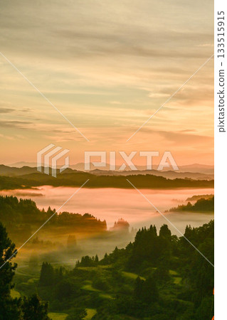 Morning view of Hoshi Pass with a sea of clouds 133515915