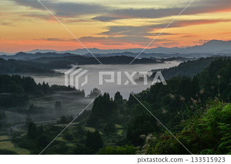 Morning view of Hoshi Pass with a sea of clouds Morning view of Hoshi Pass with a sea of clouds 133515923