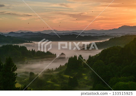 Morning view of Hoshi Pass with a sea of clouds Morning view of Hoshi Pass with a sea of clouds 133515925