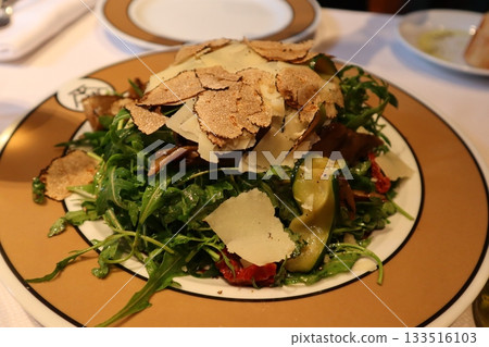 Arugula and truffle salad Arugula and truffle salad 133516103