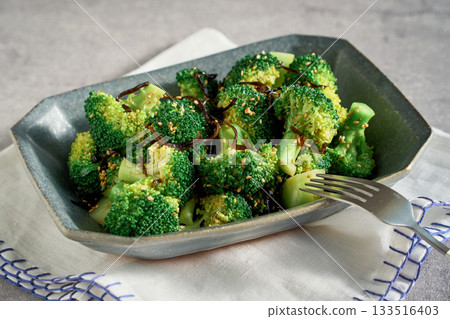 Broccoli and salted kelp namul 133516403