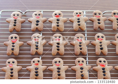 Ginger Man Cookie 133518480