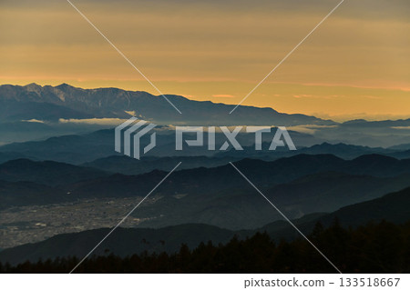 Evening view of the Northern Alps from Takabocchi Plateau 133518667