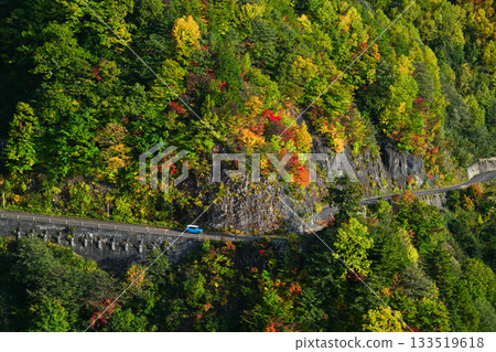 錦秋白山白川鄉白色道路 錦秋白山白川鄉白色道路 133519618