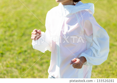 中年婦女戶外跑步 中年婦女戶外跑步 133520281