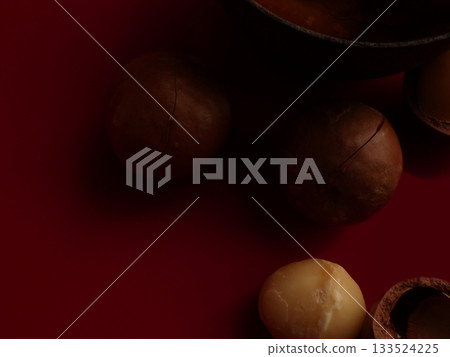 Shelled and cracked macadamia nuts (macadamia nuts) Shelled and cracked macadamia nuts (macadamia nuts) 133524225