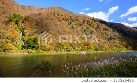 Late autumn in Mogami Gorge, a boat going down the Mogami River, Shiraito Falls, Yamagata Prefecture Late autumn in Mogami Gorge, a boat going down the Mogami River, Shiraito Falls, Yamagata Prefecture 133526496