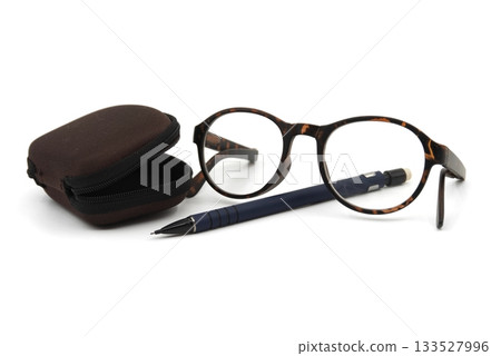 Reading glasses with tortoiseshell frames, pen and tack Reading glasses with tortoiseshell frames, pen and tack 133527996