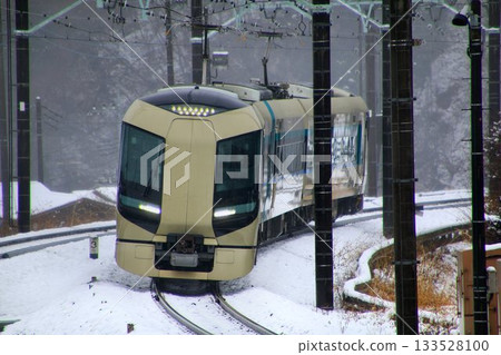 Conquering the snow-covered Nikko "Limited Express Highway"... [Limited Express Liberty] 500 Series 133528100