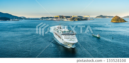 Nagasaki Port passenger ship (Dream) arriving. Panorama from Megami Bridge [Nagasaki City] 133528108