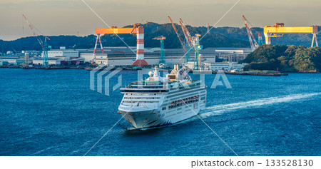 長崎港客輪（夢想號）抵達。從女神橋眺望全景[長崎市] 133528130