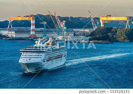 客輪從女神橋抵達長崎港（夢）[長崎市] 133528131