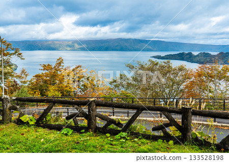 八甲峠展望台的秋葉[秋田縣加津野郡大阪町] 133528198