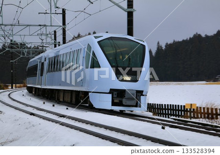 一邊欣賞雪景一邊搭乘超豪華特快列車前往日光、鬼怒川…東武鐵道「Spacia X」N100系特快列車 一邊欣賞雪景一邊搭乘超豪華特快列車前往日光、鬼怒川…東武鐵道「Spacia X」N100系特快列車 133528394