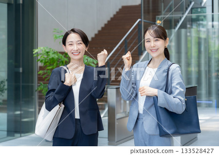 上班途中的職業婦女。圖片由Sky Perfect TV東京媒體中心提供。 上班途中的職業婦女。圖片由Sky Perfect TV東京媒體中心提供。 133528427
