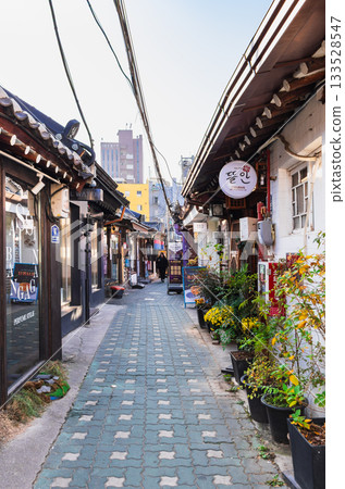 Seoul: Ikseon-dong, where Korean-style house renovation shops line the streets 133528547
