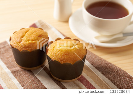 Cake muffins: An image of American baked goods 133528684