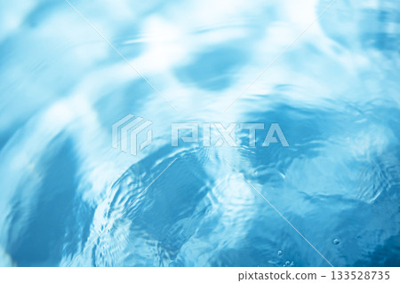 The image of summer colors created by the water surface pattern 133528735