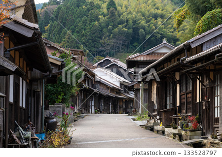 秋天的石見銀山 - 大森銀山地區的街景 秋天的石見銀山 - 大森銀山地區的街景 133528797