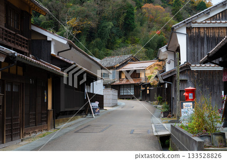 Iwami Ginzan in autumn - Townscape of the Omori Ginzan area 133528826