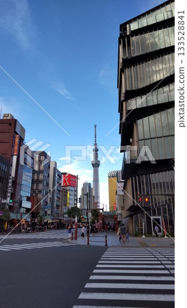 東京天空樹和淺草都市風景 東京天空樹和淺草都市風景 133528841