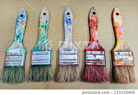 Close-up of art tools lined up with well-used paintbrushes 04 Close-up of art tools lined up with well-used paintbrushes 04 133529409