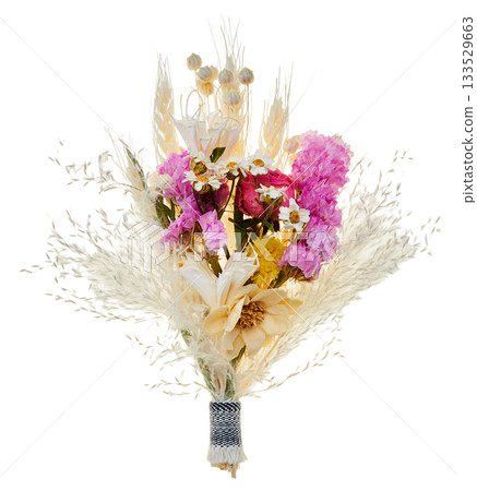 白色背景上的乾燥花花束和插花 133529663