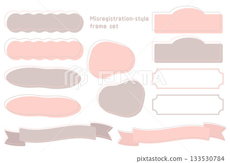 一組柔和的邊框，適用於女性標題設計 133530784