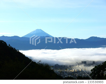 Mt. Fuji floating in the sea of clouds 133530993