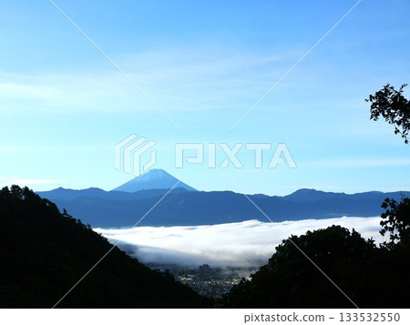 Mount Fuji and the sea of clouds in the Kofu Basin Mount Fuji and the sea of clouds in the Kofu Basin 133532550