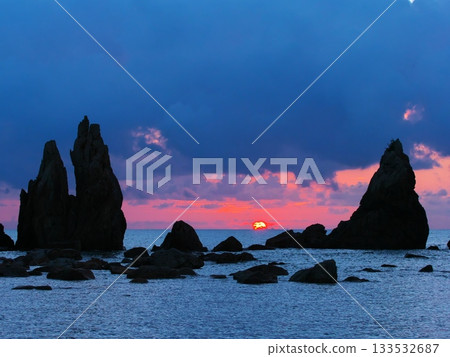 在橋圭岩間觀看日出 133532687