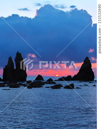 在橋圭岩間觀看日出 在橋圭岩間觀看日出 133532690