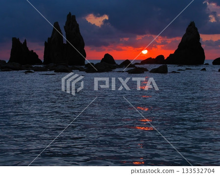 Watching the sun rise between Hashigui Rocks Watching the sun rise between Hashigui Rocks 133532704