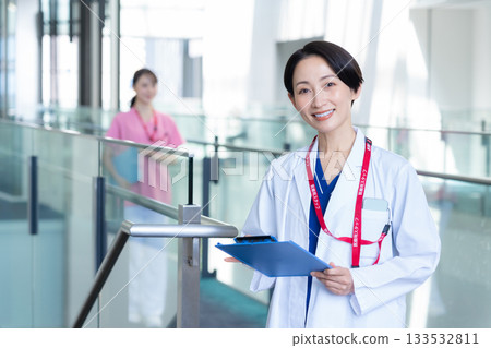 在醫院工作的女醫生。拍攝合作：Sky Perfect 東京媒體中心 133532811