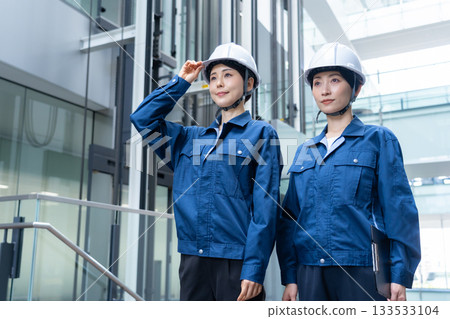 Female building maintenance engineer. Filming cooperation: Sky Perfect Tokyo Media Center. 133533104