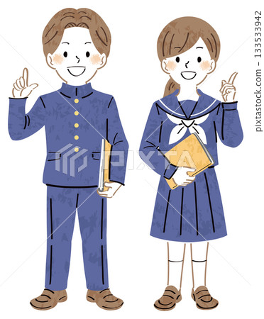 圖：身穿校服的男女學生微笑著指著講解。全身 133533942