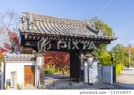 Kyoto Shoren-in Temple Fukutokumon Gate Autumn leaves season 133534057