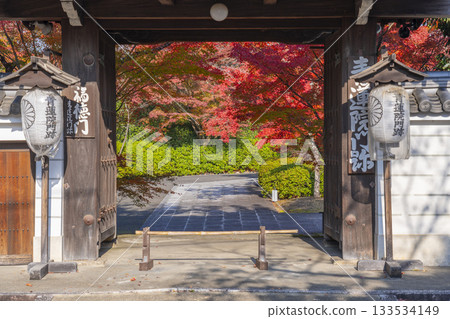 京都青蓮院副德門秋葉景 133534149