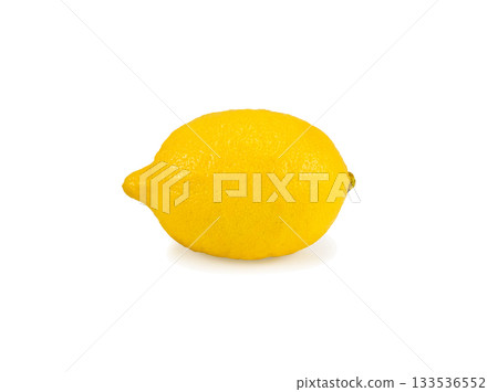 Juicy lemon fruit 133536552